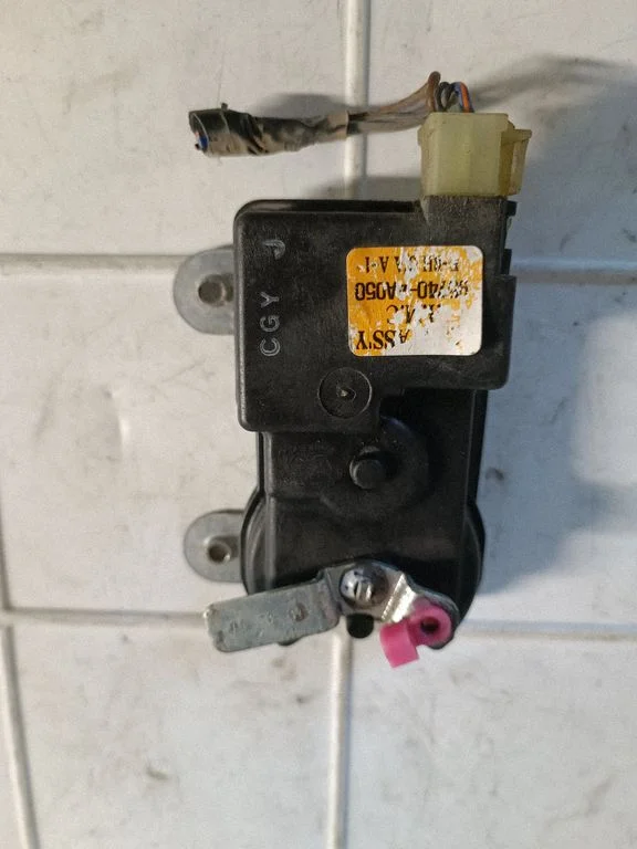 Front door lock motor – Hyundai H-1, Starex, Satellite (2008-)