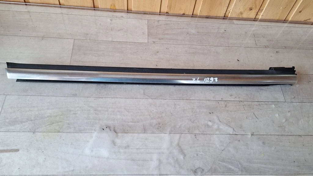 Rear side glass trim – Audi A4 S4 B6 8E 8H (2001-2005)