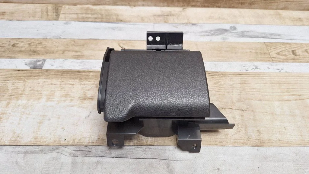 Front trunk storage compartment – Nissan X-Trail T30 (2001-2007)