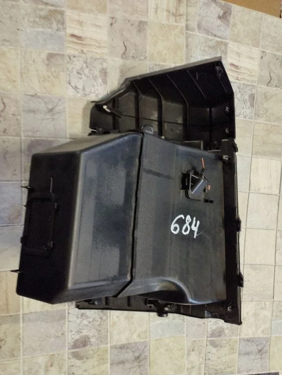 Front trunk storage compartment – Mazda 3 I (2003-2006)