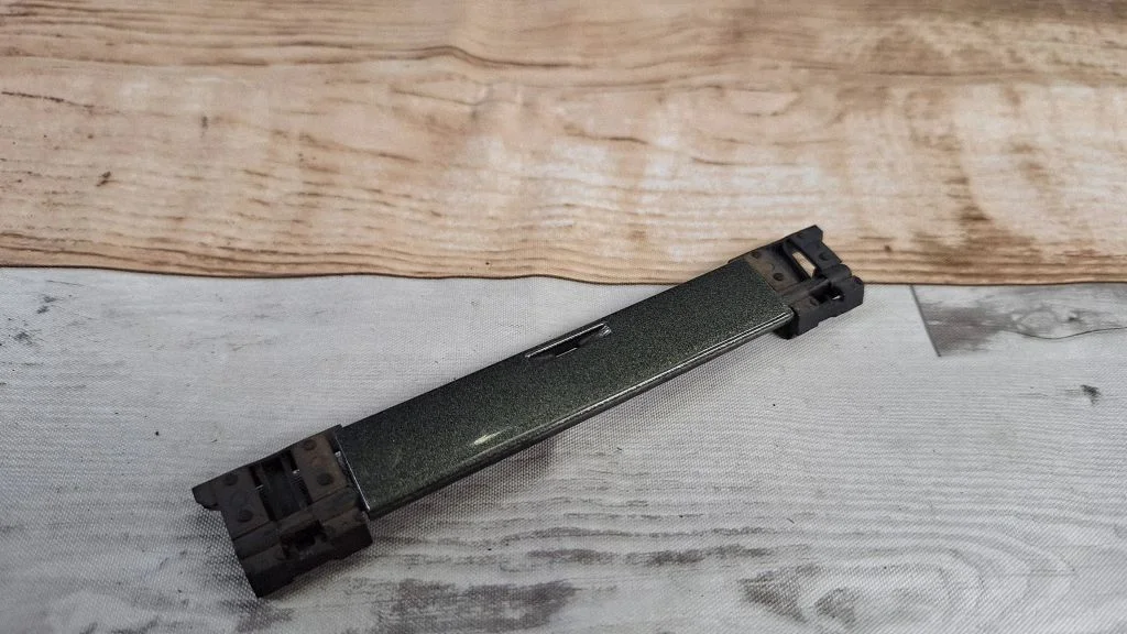 Roof bar rail cover