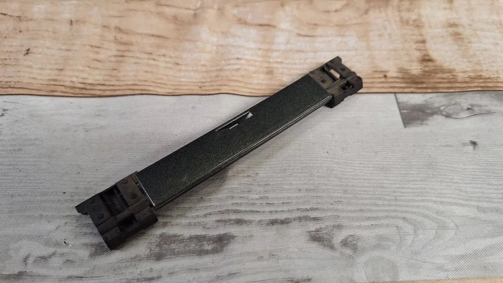 Roof bar rail cover