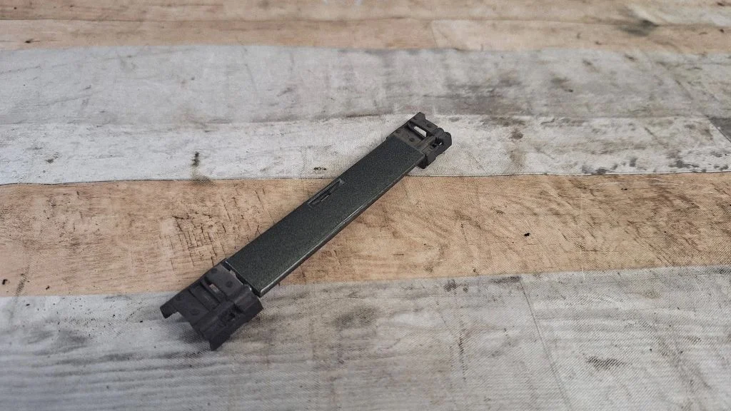 Roof bar rail cover