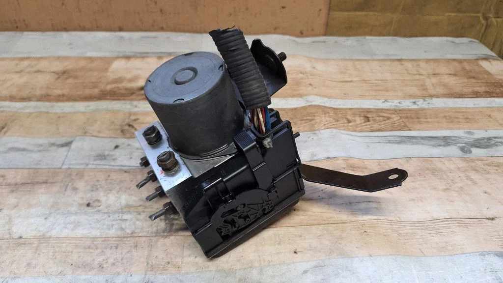 ABS-plokk – Toyota Corolla Verso AR10 (2004-2009)
