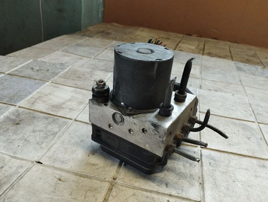 ABS-plokk – Toyota Corolla Verso AR10 (2004-2009)
