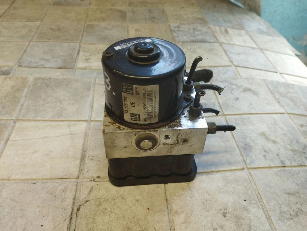 Pompa ABS 13175398