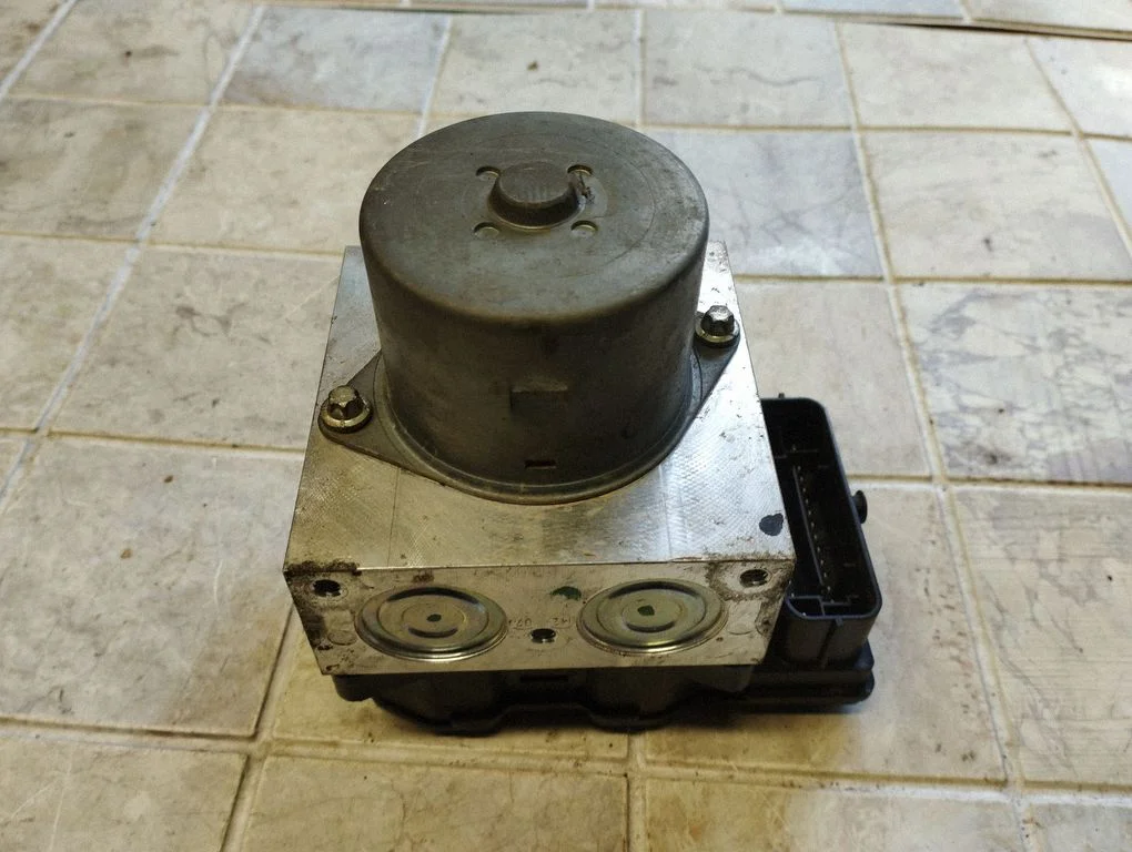 ABS block – Ford S-MAX (2006-2015)