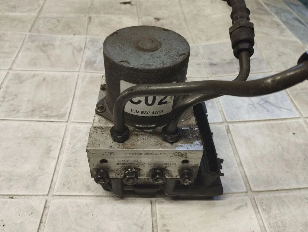 ABS block – Hyundai Santa Fe (2006-2012)