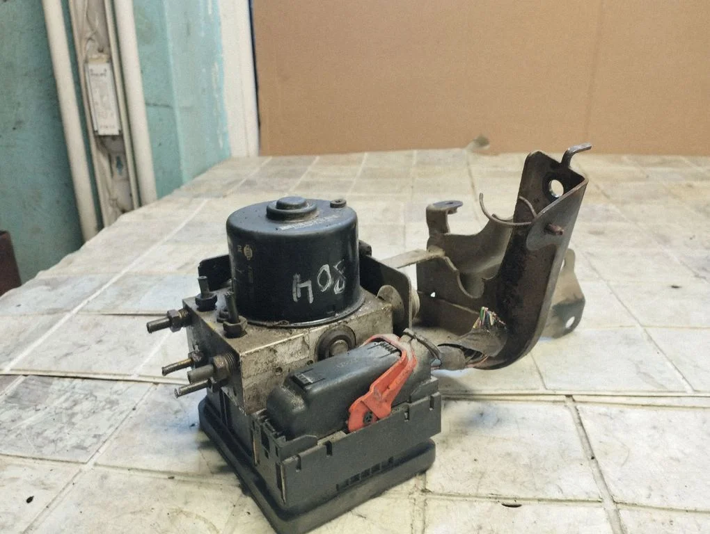 ABS-plokk – Nissan Almera N16 (2000-2010)