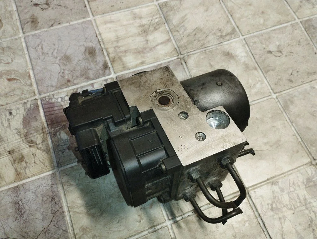 Pompa ABS 90581417