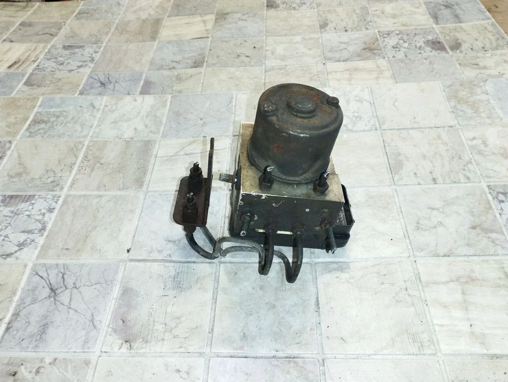 Pompa ABS 589103A100