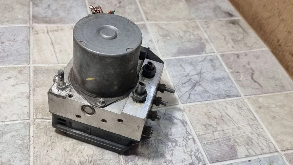 ABS-plokk – Toyota Corolla Verso AR10 (2004-2009)