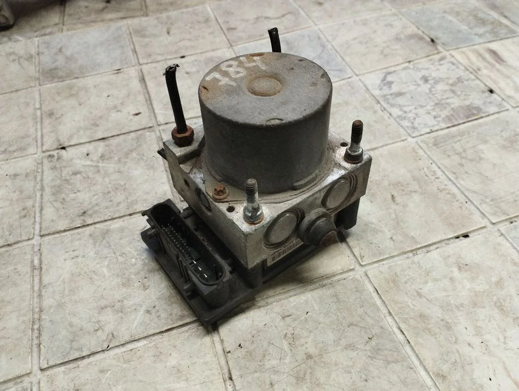 ABS block – Mitsubishi Colt (2004-2008)