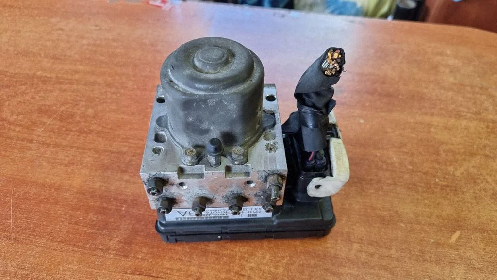 ABS block – Toyota Avensis Verso (2001-2009)