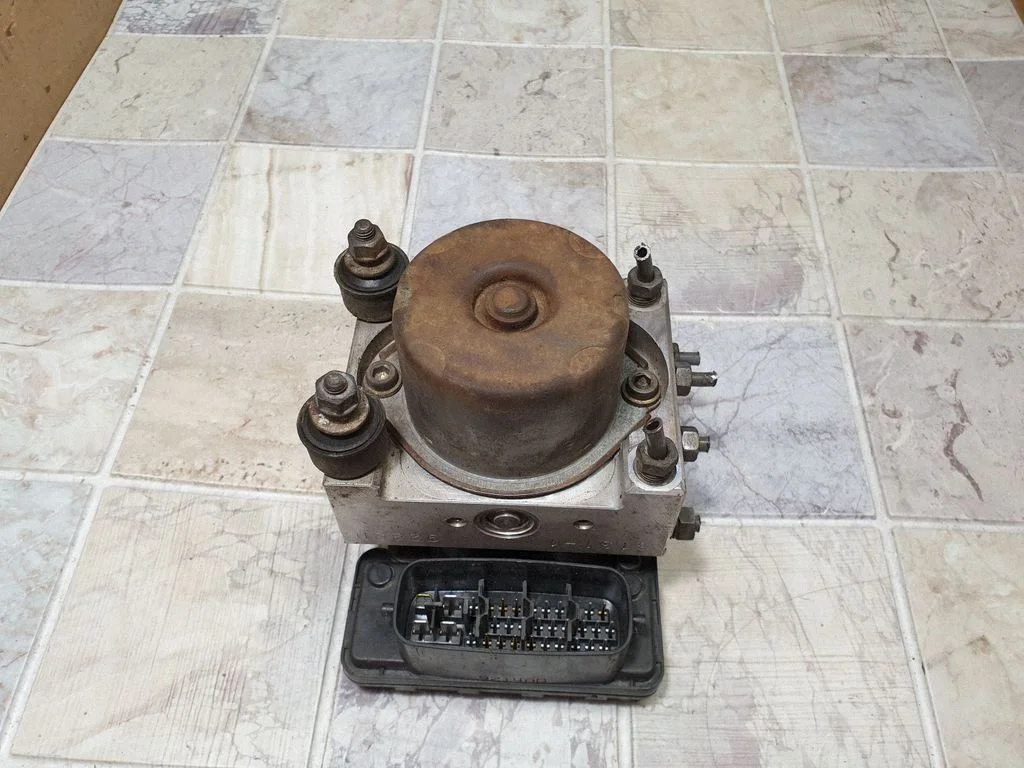 ABS block – Toyota Yaris Verso (1999-2005)