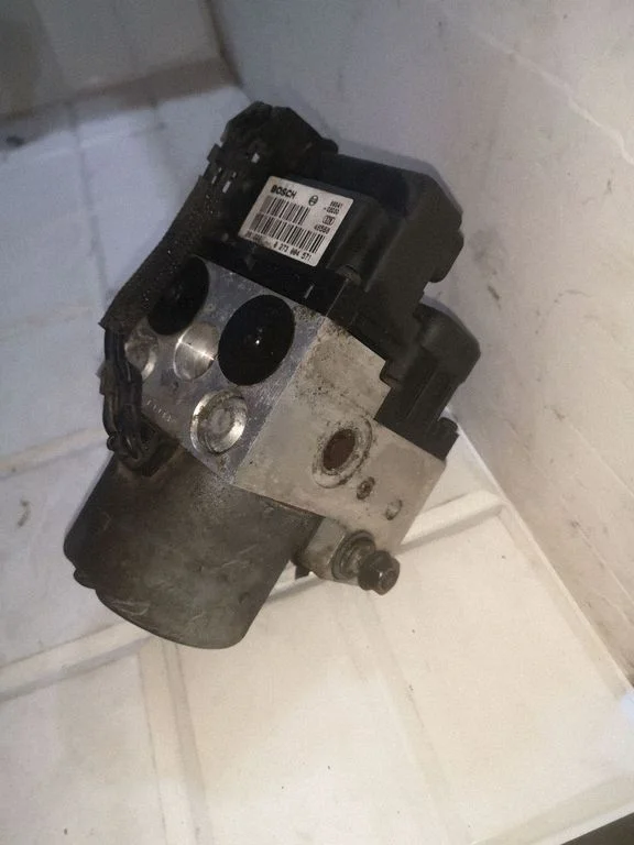 ABS block – Toyota Matrix (E130) (2001-2008)