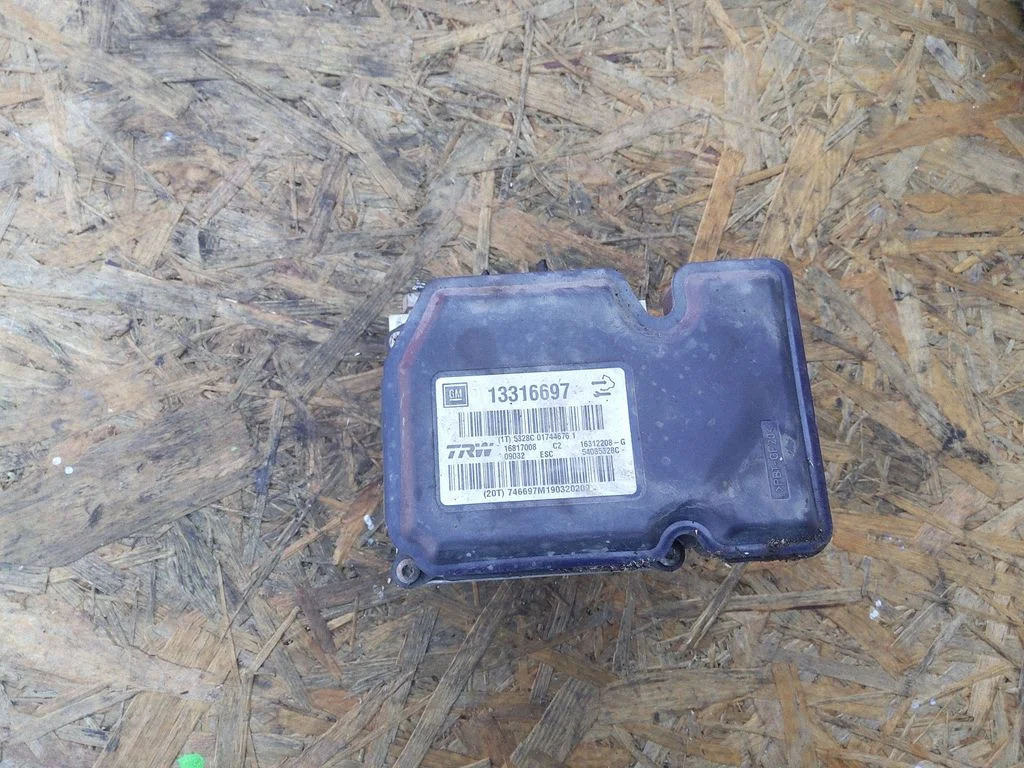 ABS block – Opel Insignia A (2008-2017)