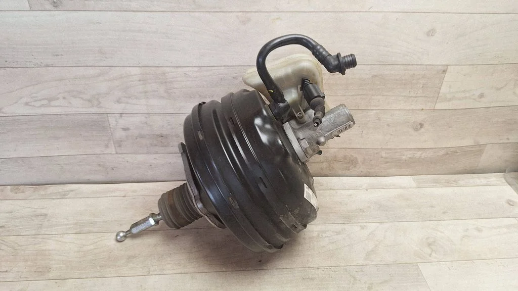 Brake booster 8E0612105M