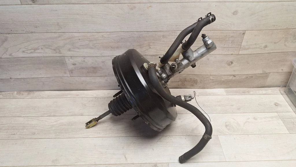 Brake booster – Toyota Avensis T250 (2003-2006)