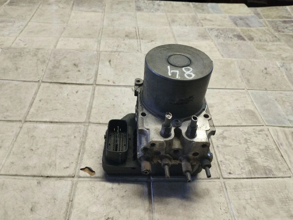 ABS block – Mazda 6 (2008-2013)