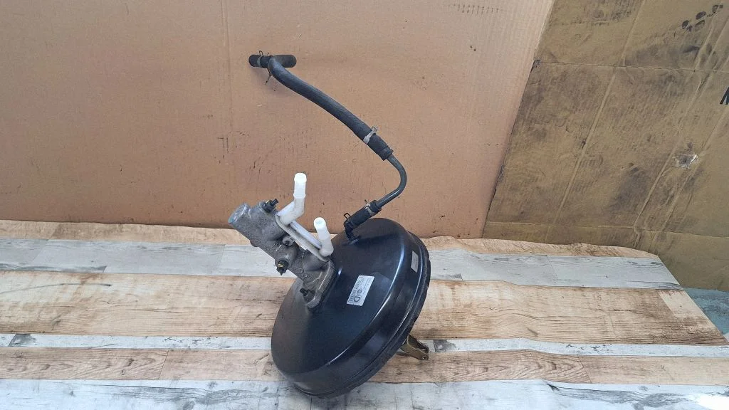 Brake booster 46007BU305
