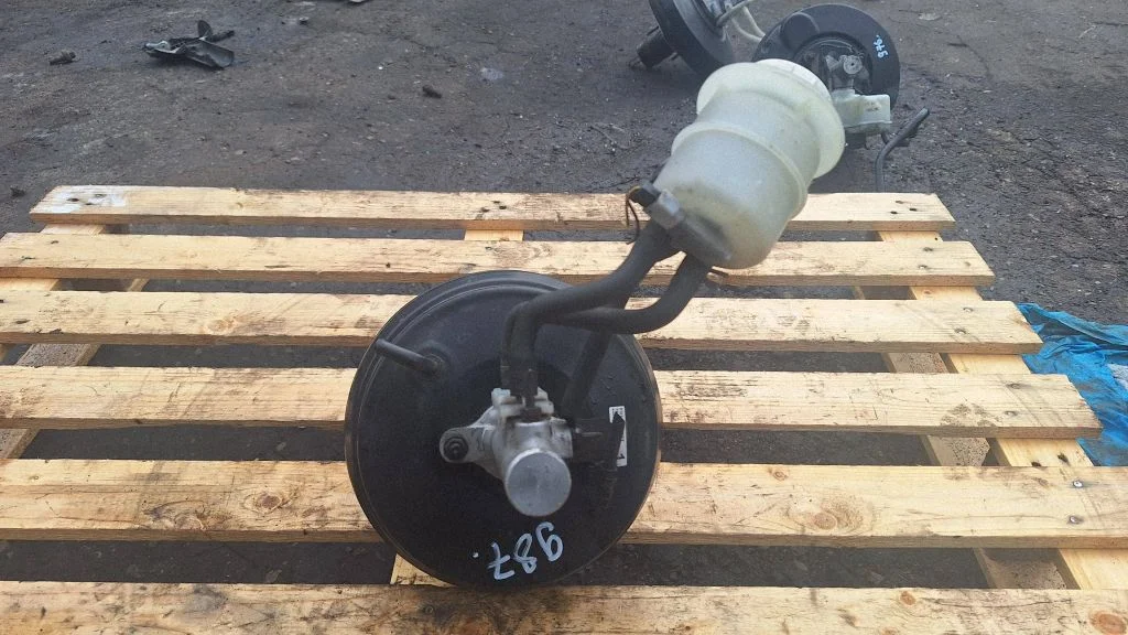 Brake booster – Mitsubishi Outlander (2001-2007)