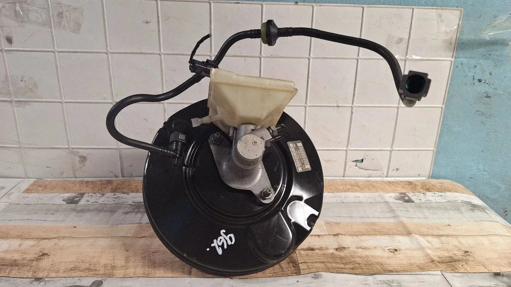 Brake booster 9681194180
