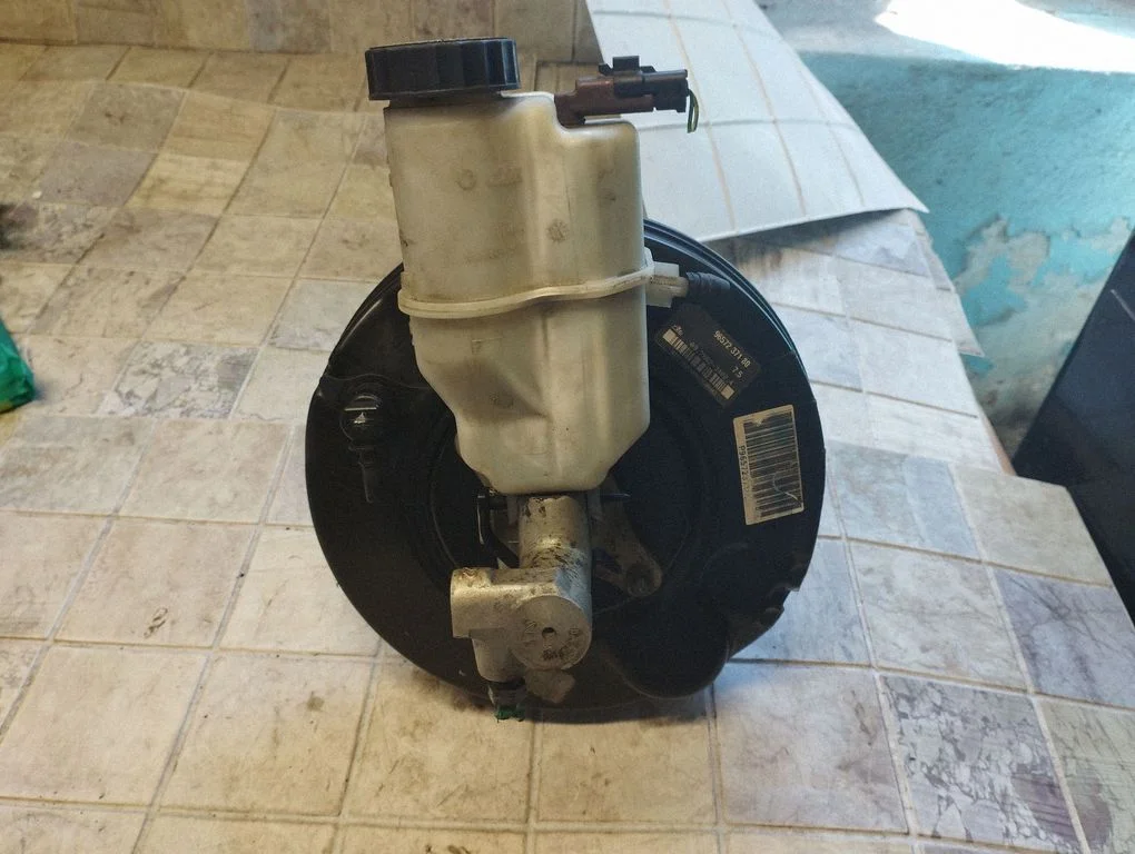 Brake booster 9657237180