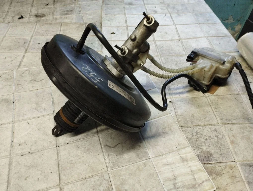 Brake booster 13122530