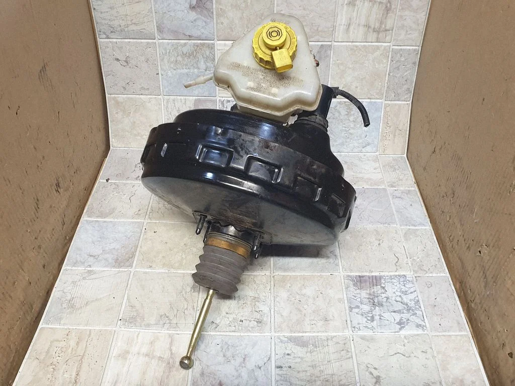 Brake booster – Volkswagen Touareg I (2002-2010)