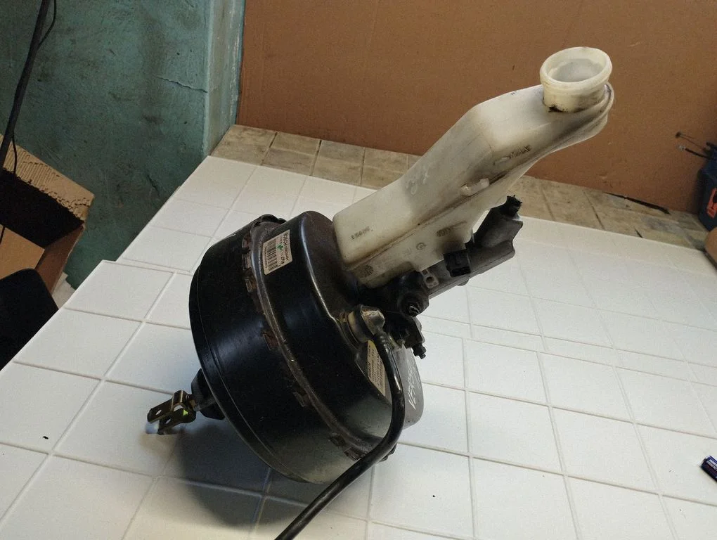 Brake booster – Toyota Corolla Verso AR10 (2004-2009)