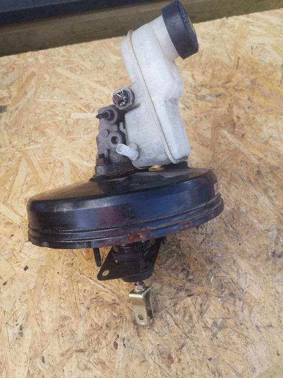Brake booster – Toyota Yaris Verso (1999-2005)