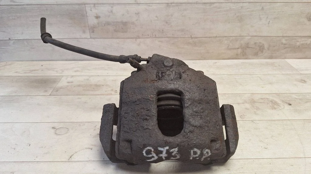 Front brake caliper – front right