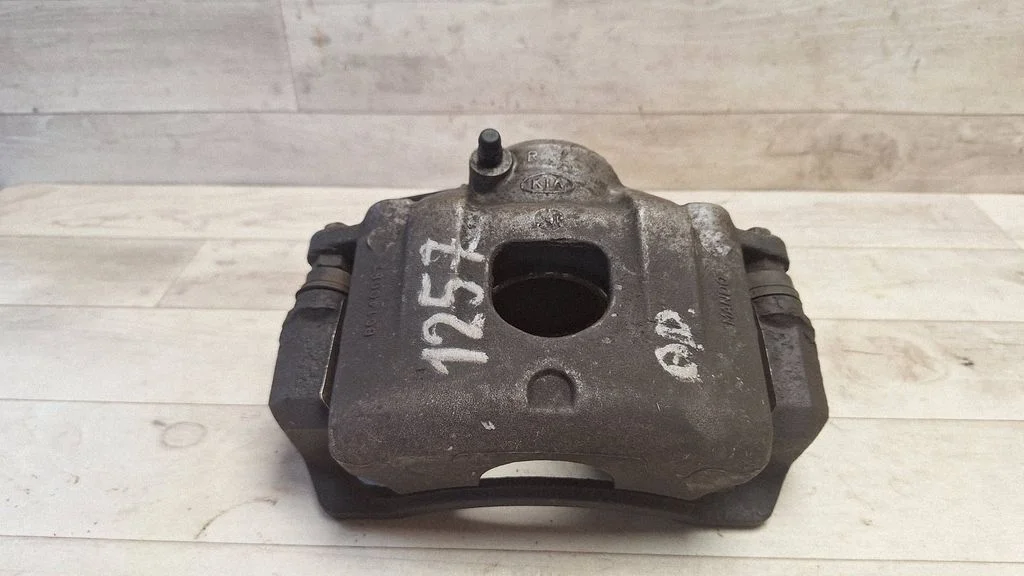 Front brake caliper – front right