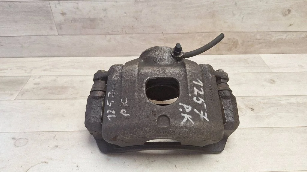 Front brake caliper – front left