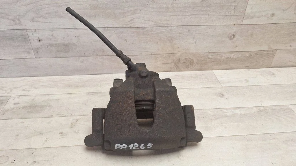 Front brake caliper – front right