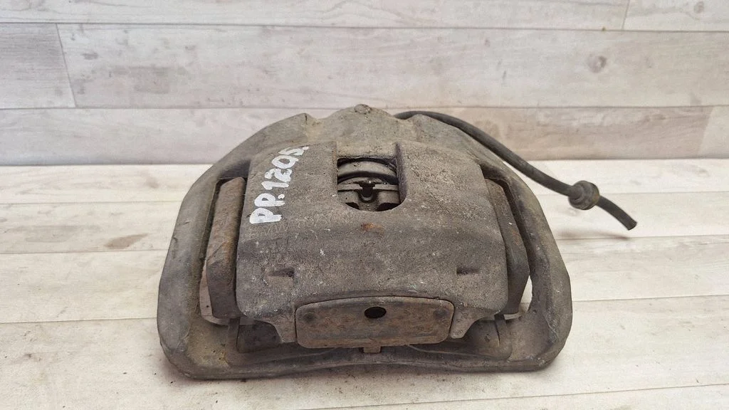 Front brake caliper – front right