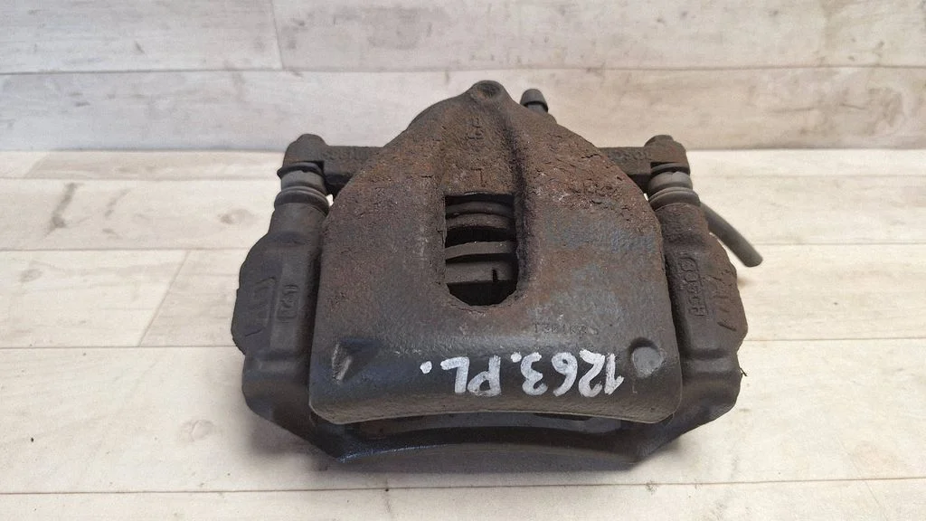 Zacisk hamulcowy przedni – Toyota Auris 150 (2006-2012)