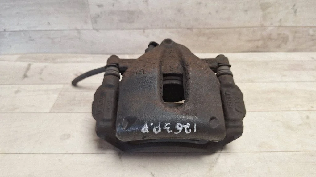 Zacisk hamulcowy przedni – Toyota Auris 150 (2006-2012)