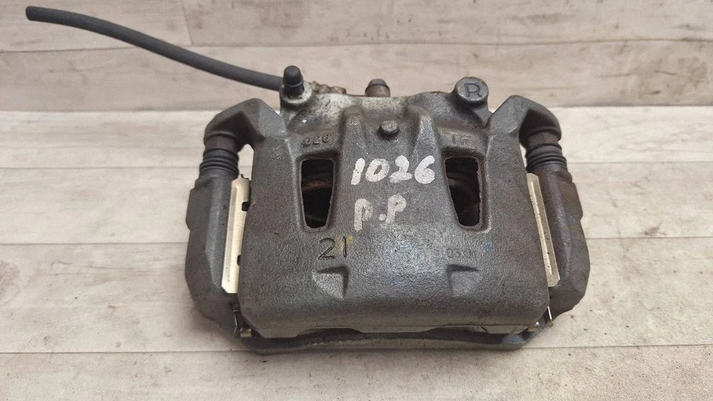 Front brake caliper – front right