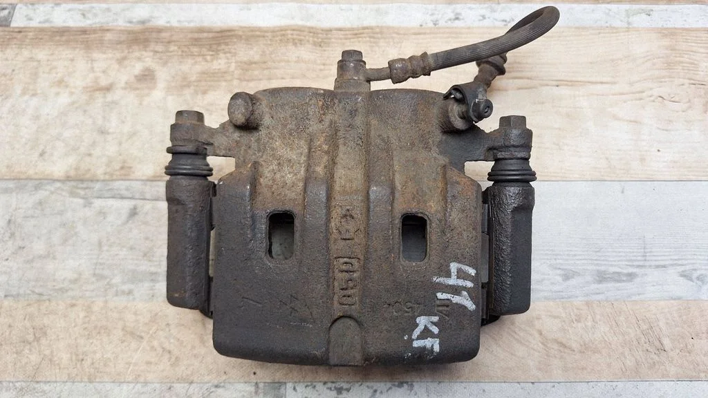 Front brake caliper – front left