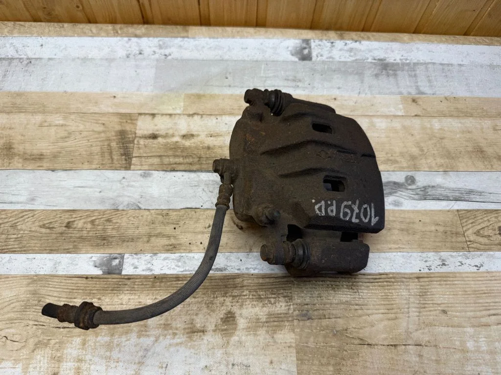 Front brake caliper – Nissan X-Trail T30 (2001-2007)