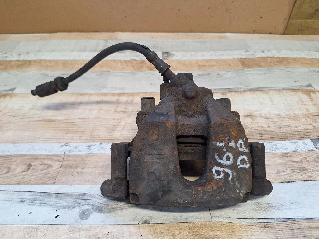 Front brake caliper – front right