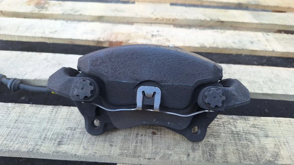 Front brake caliper 8705