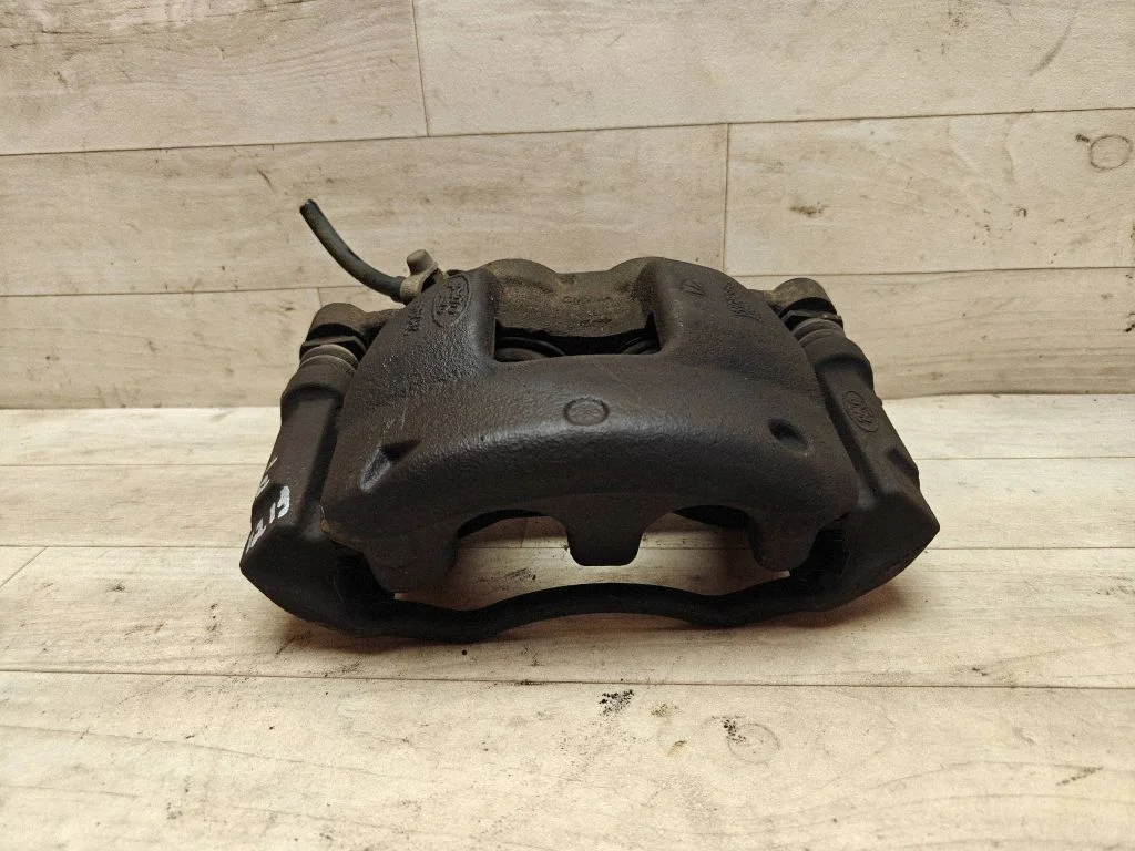 Front brake caliper – front right