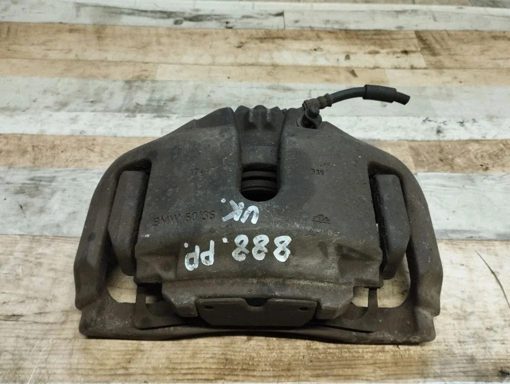 Front brake caliper – front right