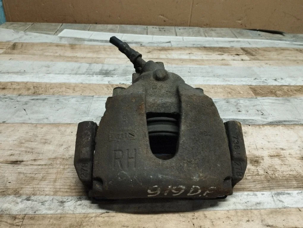 Front brake caliper – front right