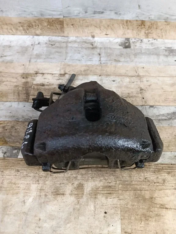 Front brake caliper – front left