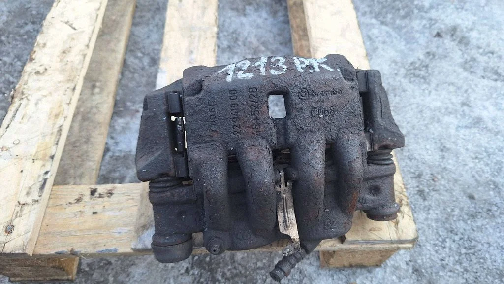 Front brake caliper – front left