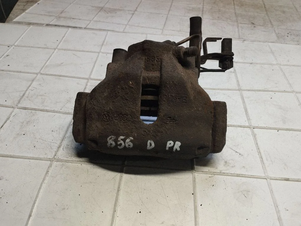 Front brake caliper – front right